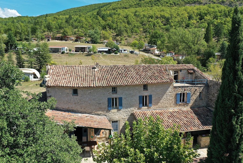 Les Lauzons - Camping naturiste Provence